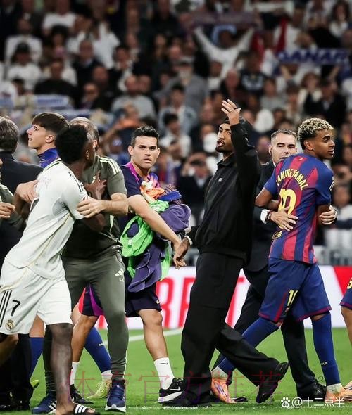 德容：卡瓦哈尔可以私下和亚马尔谈 而不是在场上